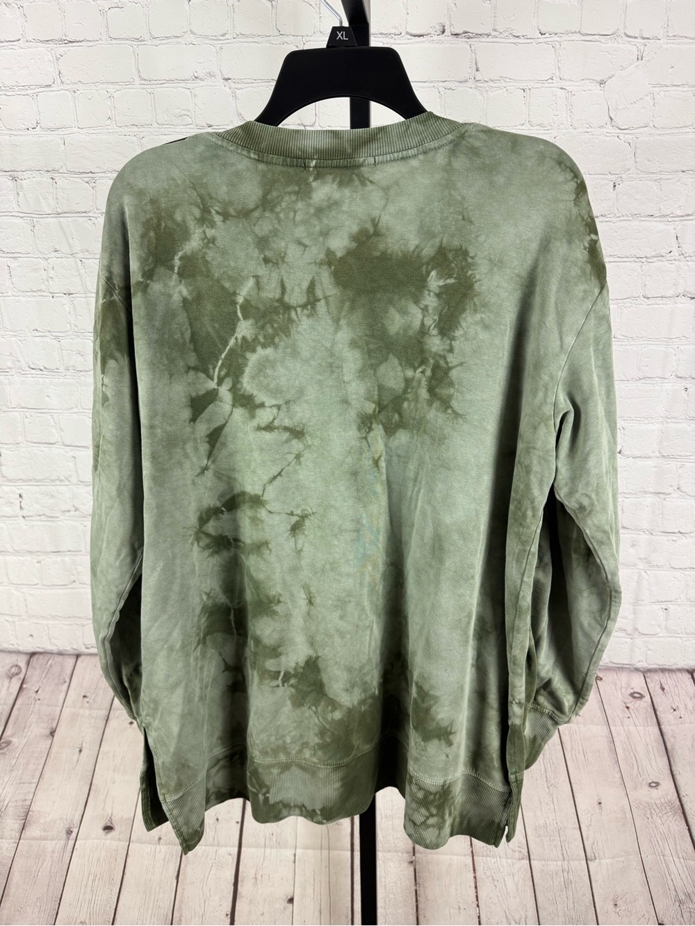 Johnny Was Calme Carsyn Hi Lo Green Tie Dye Tunic Sweatshirt Size Medium - Picture 8 of 9